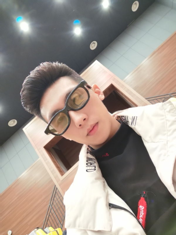 少年已不在年少的第一张照片--遵义蓝颜知己交友网